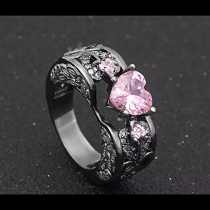 Gorgeous pink heart ring with 2 small pink hearts